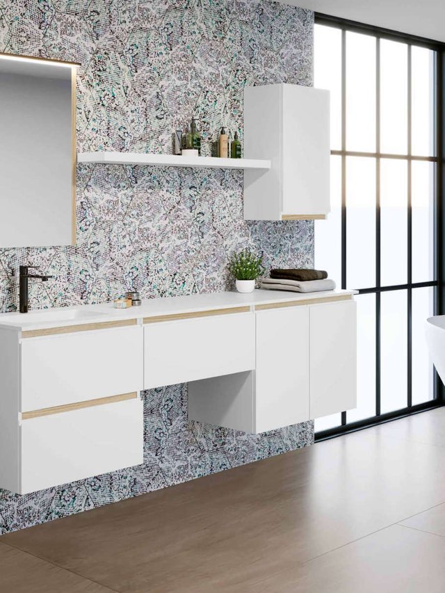 Colección Aqua de Campoaras en blanco y roble con encimera de mármol