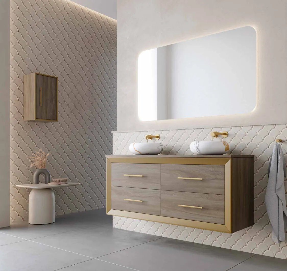 L'Gant Kuadrus · marco dorado · chapa de madera · lavabos en mármol