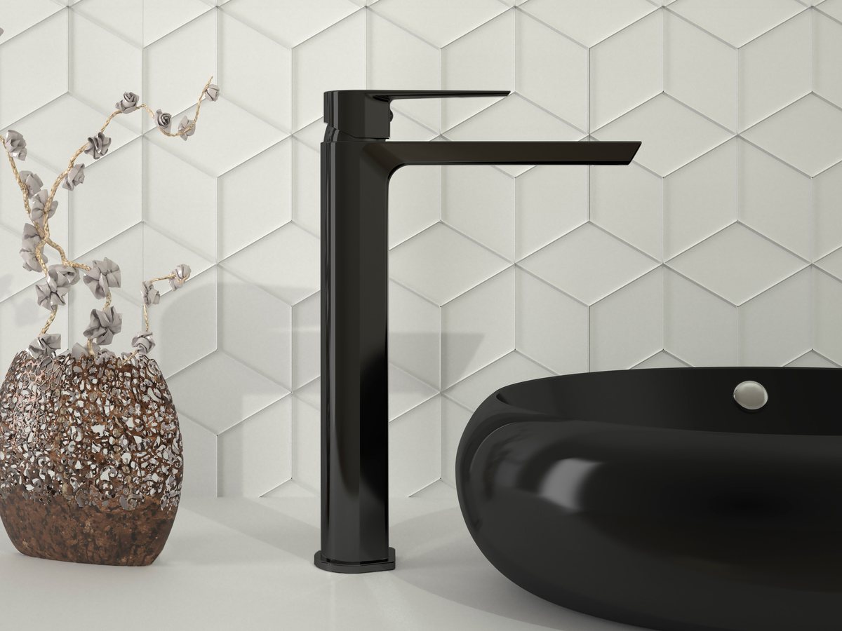 Grifo Aroha de Presto en negro mate sobre lavabo negro sobreencimera